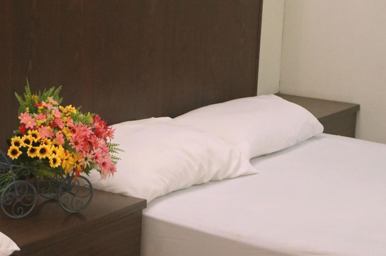 Hua Bin Hotel Yilan Extérieur photo