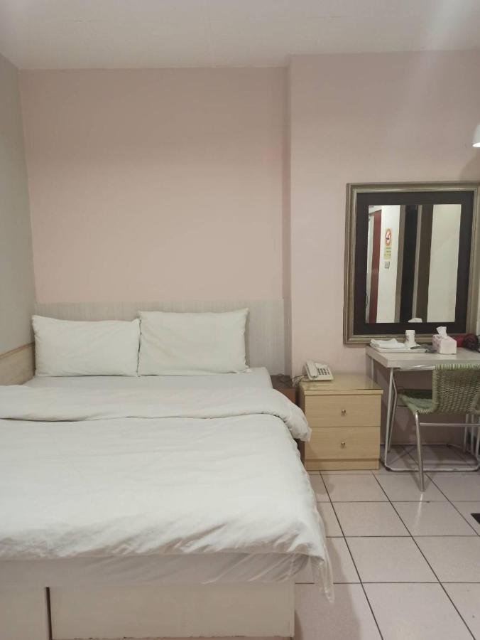 Hua Bin Hotel Yilan Extérieur photo